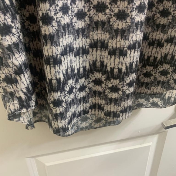 Mossimo Black and White Sleeveless Tanktop - Picture 4 of 6